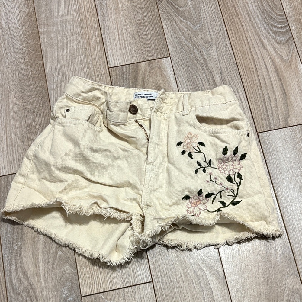 Zara Cream Floral Embroidered Jean Shorts